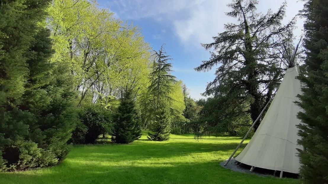 Levaltipis Hotel Saint-Gâtien-des-Bois Buitenkant foto