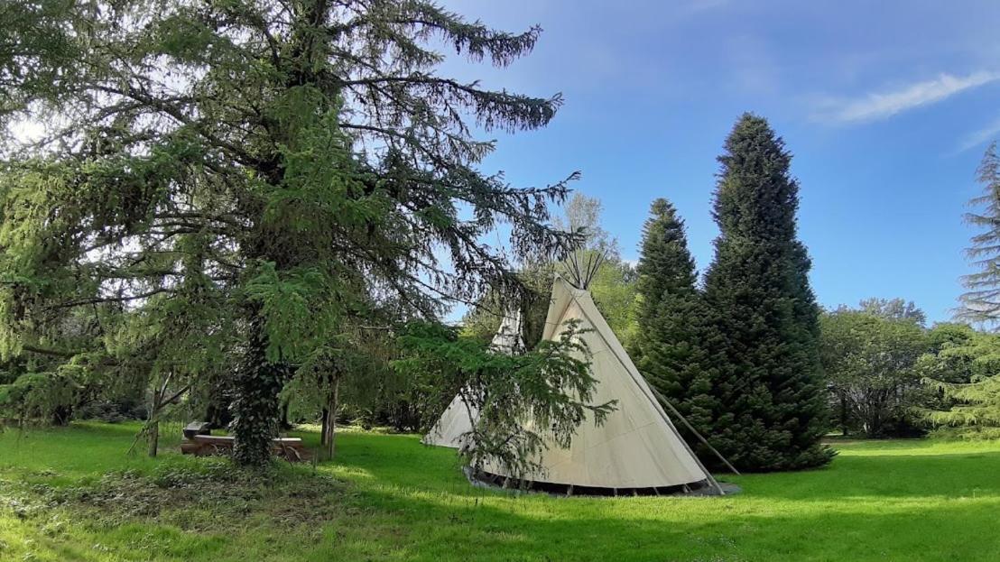 Levaltipis Hotel Saint-Gâtien-des-Bois Buitenkant foto