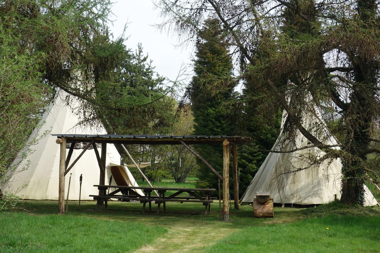 Levaltipis Hotel Saint-Gâtien-des-Bois Buitenkant foto